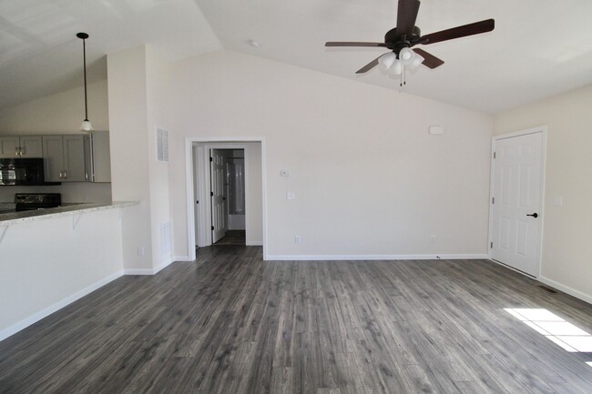 Foto del edificio - Newer Home for Rent in Brentwood Subdivision!