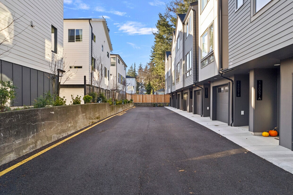 Foto principal - 18007 3rd Ave NE