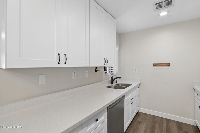 Building Photo - 6480 N 82nd St