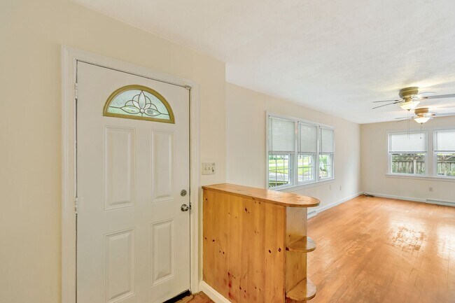 Foto del edificio - Spacious 3 bedroom home in West Ashley