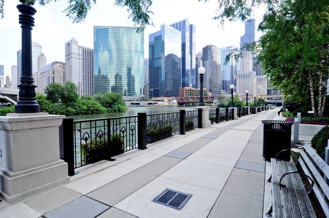 Foto del edificio - 333 N Canal St