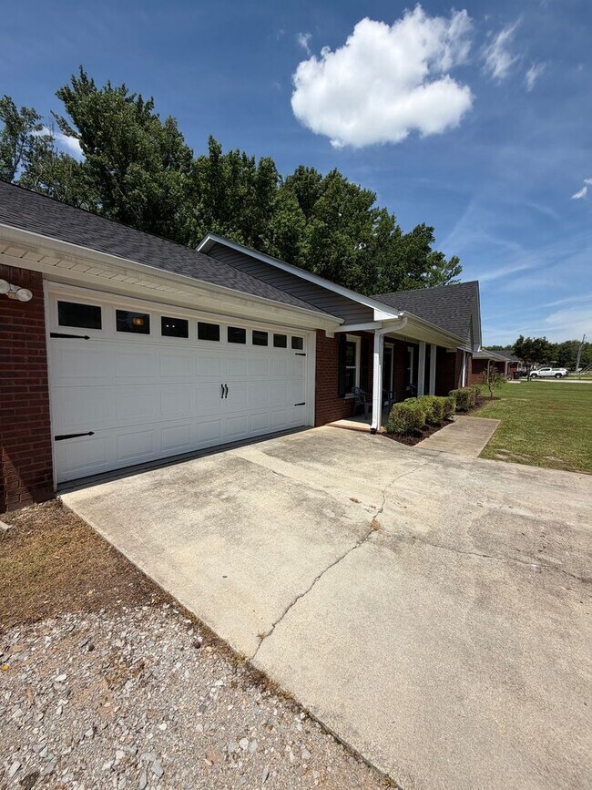 Building Photo - 141 Katina Rd