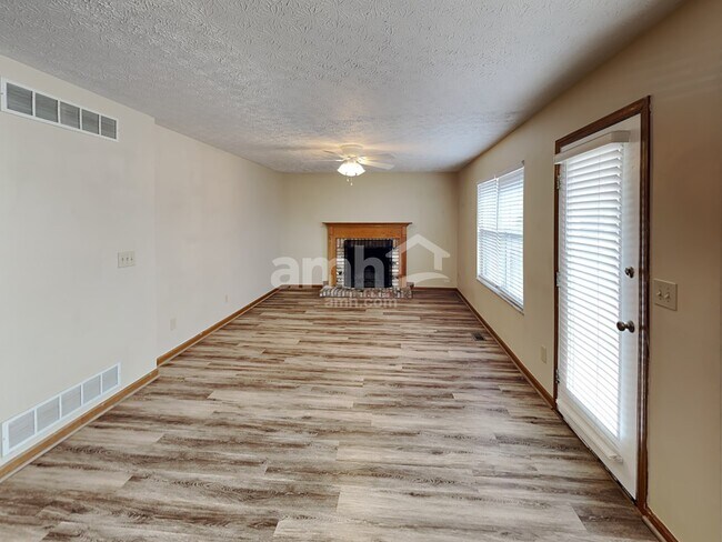 Foto del edificio - 428 Barrington Ridge