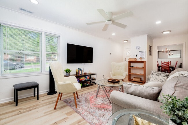 Building Photo - 4421 Picajune Ave