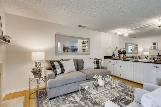 Foto del edificio - 16929 Inglewood Rd NE