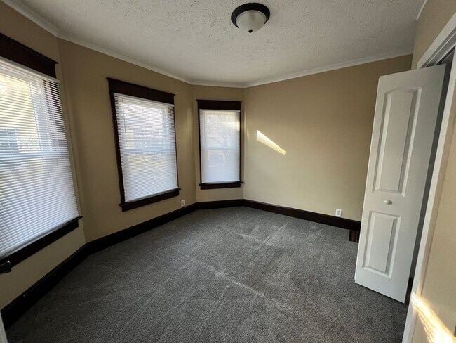Foto del edificio - !3 Bedroom in Moline Ready August 1st!