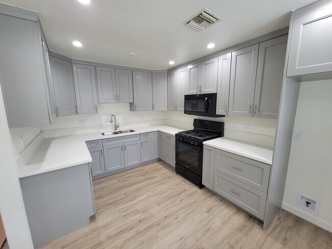 Cocina - 3052 Honolulu Ave