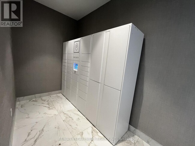 Building Photo - 490 Gordon Krantz Ave