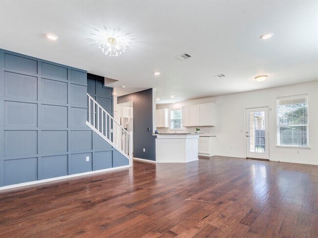 Foto del edificio - 9011 Pin Brush Dr