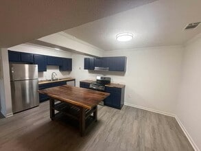 Building Photo - 605 Candler St