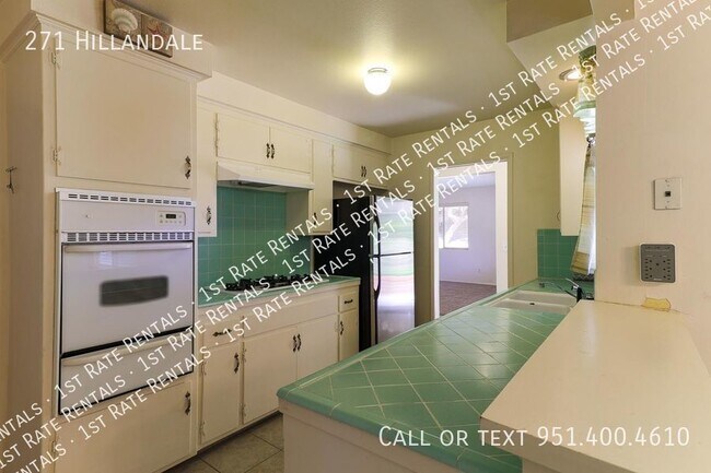Building Photo - Single Story POOL home!