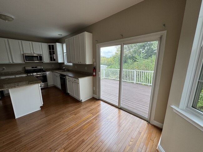 Building Photo - 434 W 5th Ave