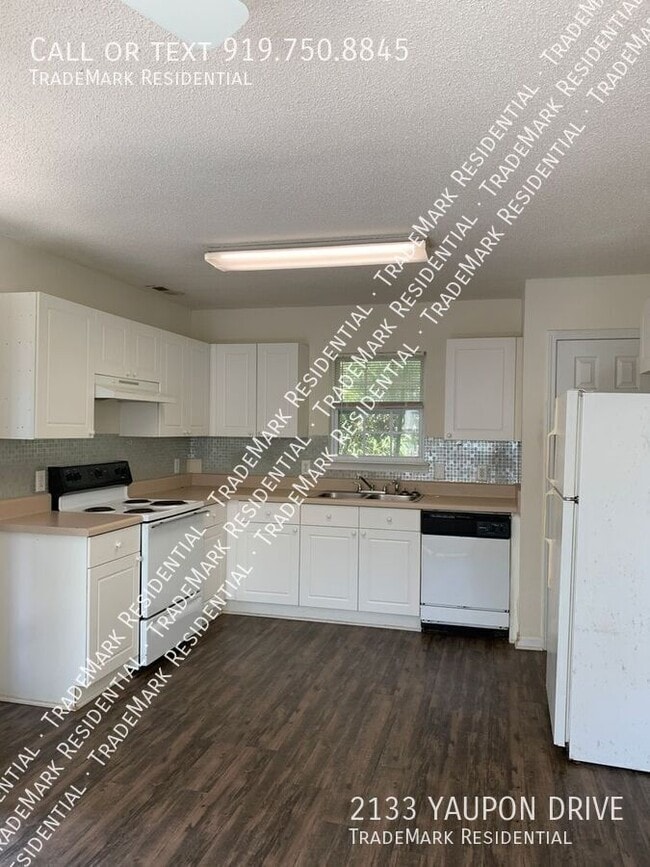 Building Photo - 2133 Yaupon Dr