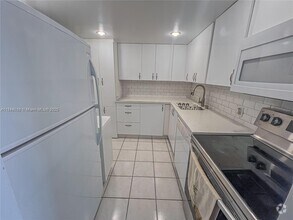 Building Photo - 3625 N Country Club Dr