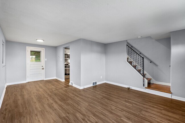 Foto del edificio - 448 Jacobson Dr