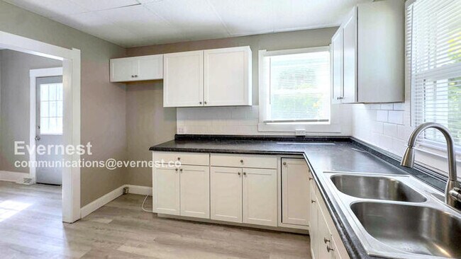 Foto del edificio - 714 Hampton Ave