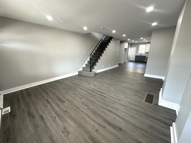 Building Photo - Stunning 3-Bedroom Townhome in Port Richmo...
