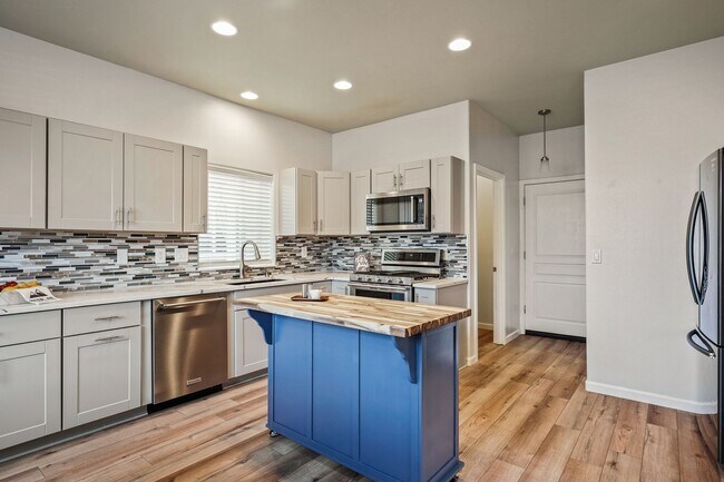 Foto del edificio - Updated home in Gardenside!