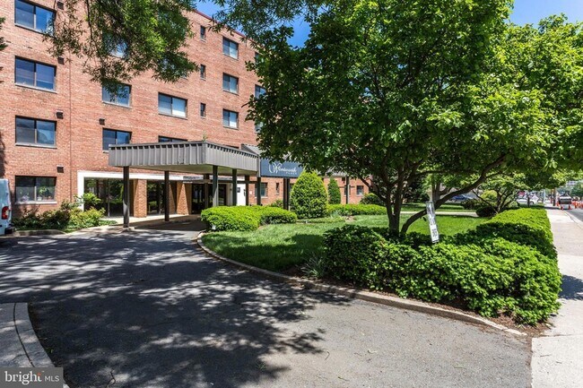 Foto del edificio - 3515 Washington Blvd