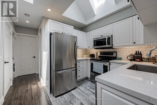 Building Photo - 213 Langley Ave