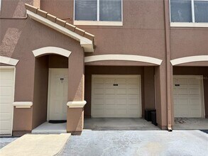 Building Photo - 8801 Villa View Cir