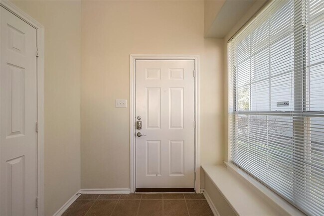 Building Photo - 14330 Fairbuff Ln