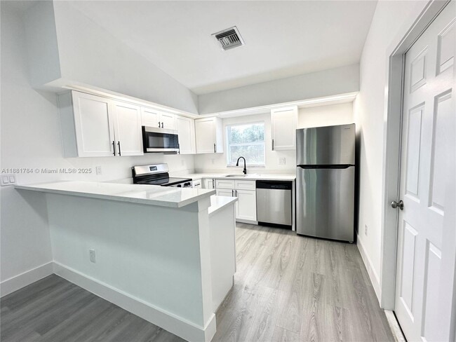 Building Photo - 6018 Lacota Ave