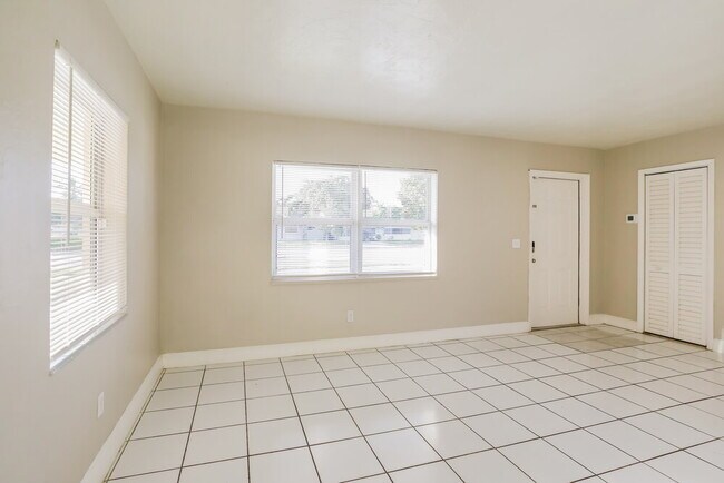 Foto del edificio - 6530 Miramar Pkwy