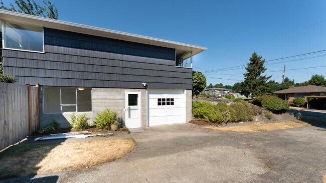Foto del edificio - 3 bedroom in Seattle WA 98178