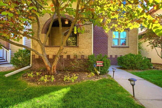 Photo - 4 Bedroom, 3.5 bath, home in East Wash Park!