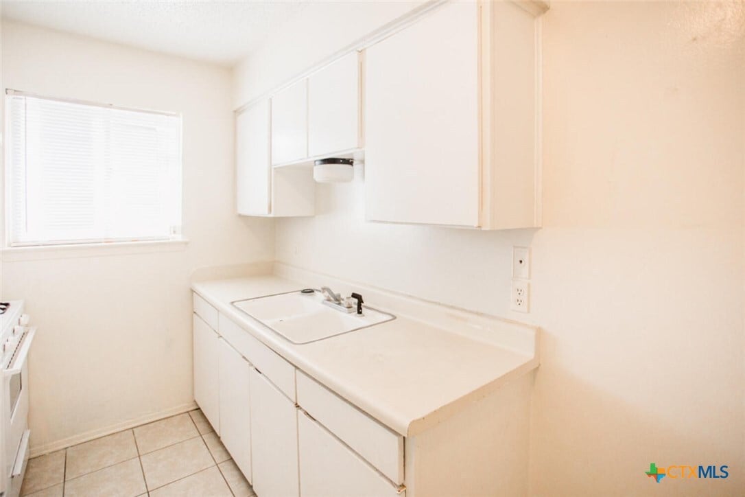 Building Photo - 1239 N LBJ Dr