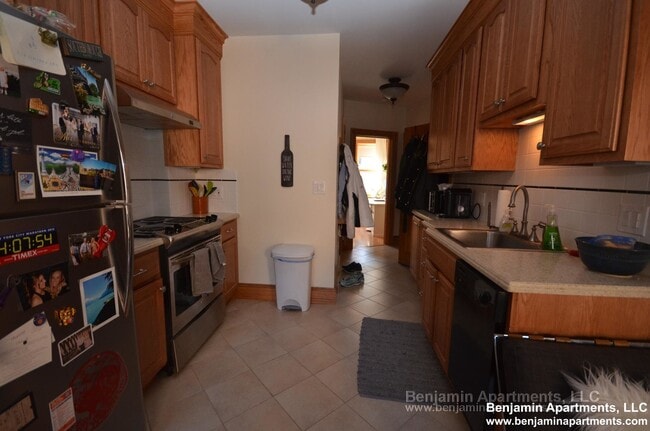 Foto del edificio - 137 Charles St