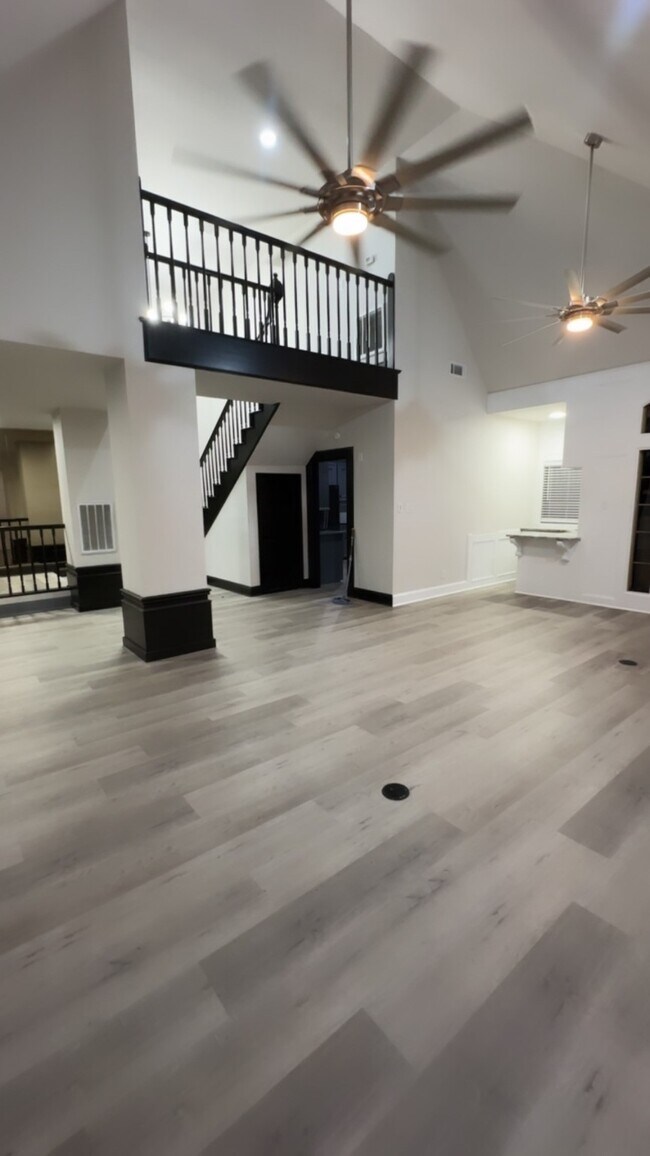 Foto del edificio - 2734 Plantation Wood Ln