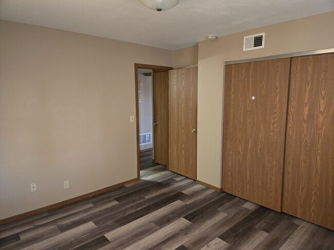 Building Photo - 300 E Church St