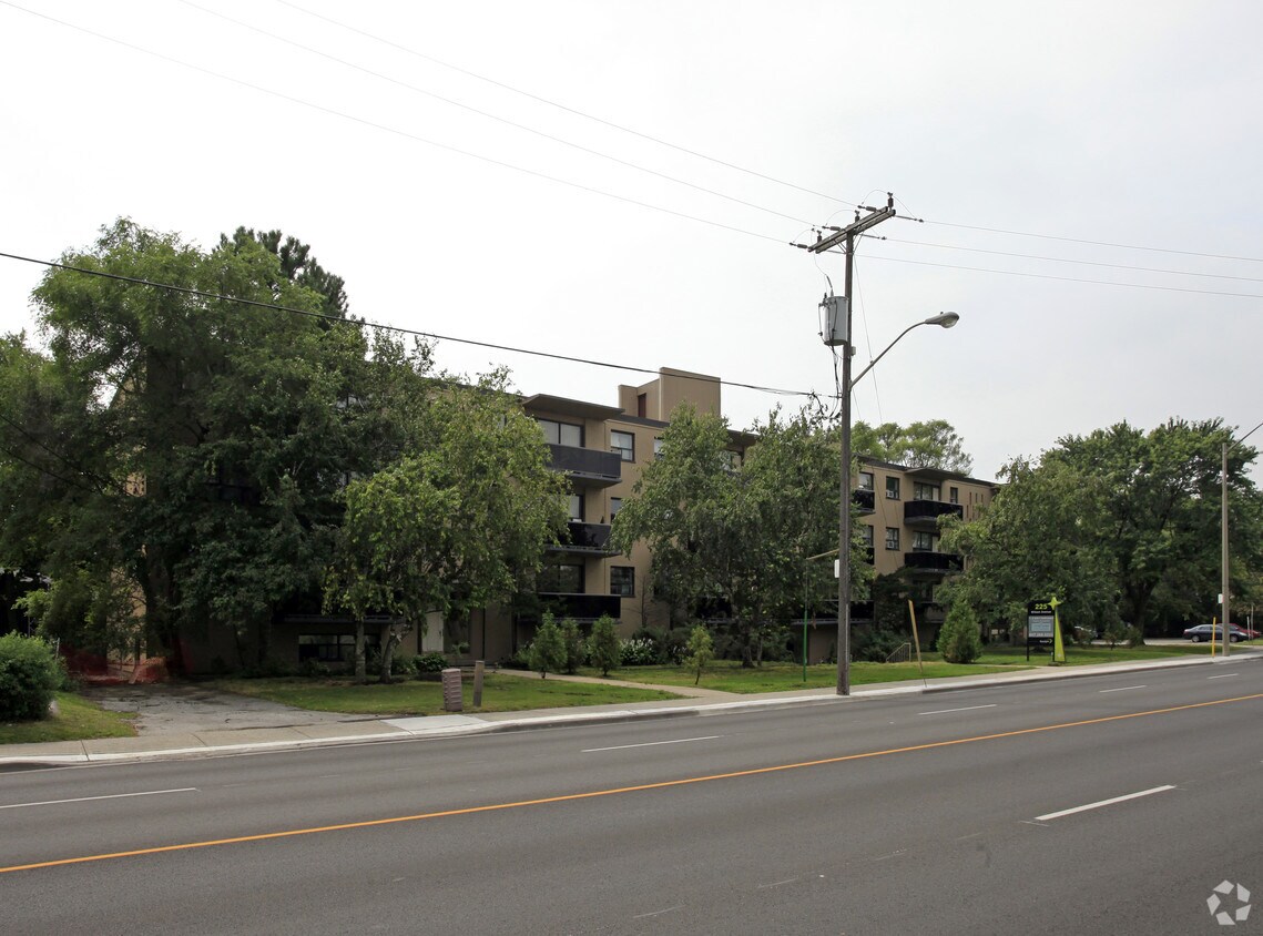 Building Photo - 225 Wilson Ave