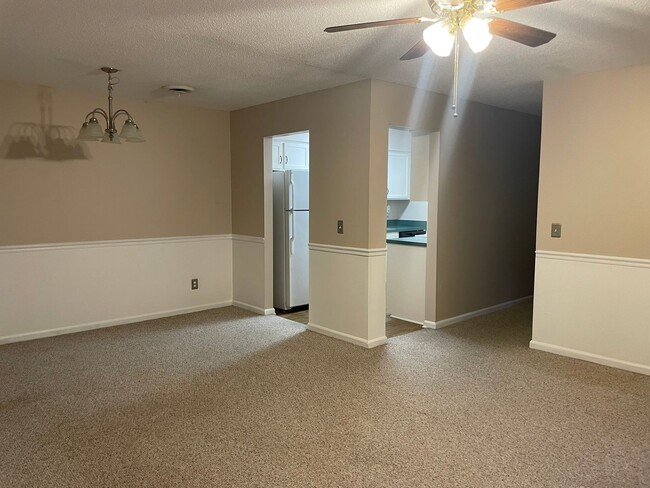 Foto del edificio - Prime Downtown Living - 2BR, 1BA Apartment...