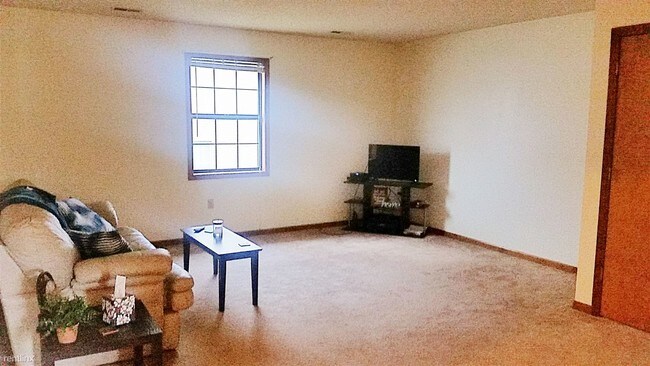 Building Photo - 2 br, 1 bath 4plex - 825 Sunflower St Apt C