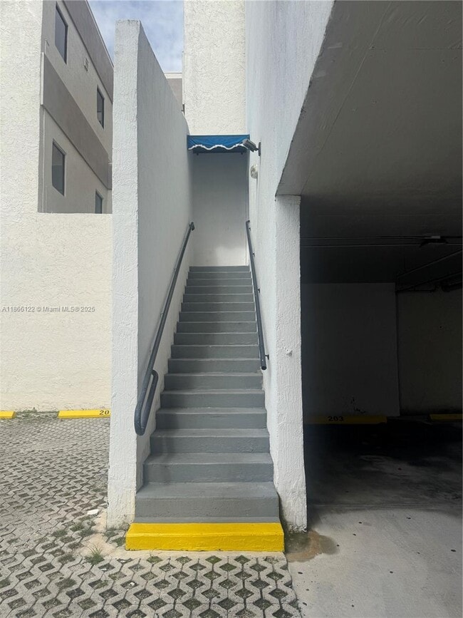 Foto del edificio - 2120 W Flagler St