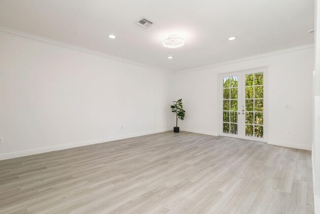 Foto del edificio - 2502 N Dixie Hwy