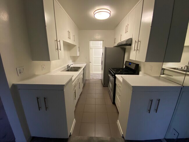 #303 - Cocina - Princess Apartments