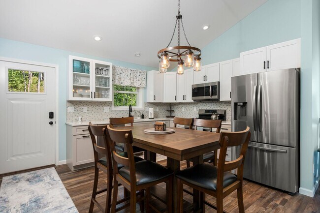 Building Photo - Tranquil Waters - Furnished Monthly Rental