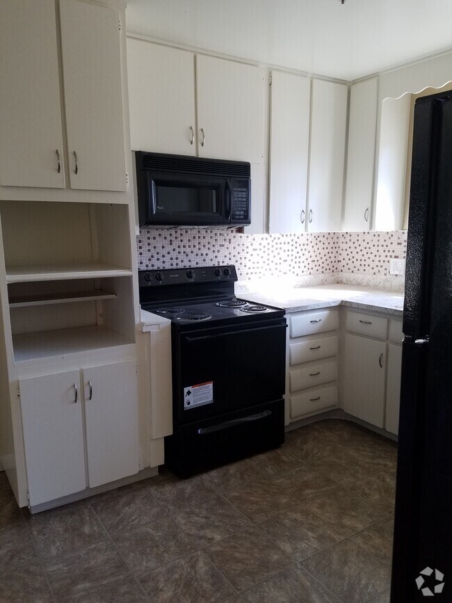 Building Photo - 10483 Lincoln Ct