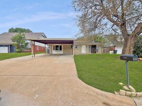 Building Photo - 6707 NW Compass Dr