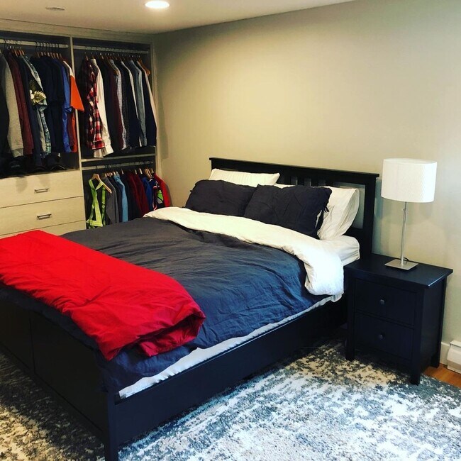 Foto del edificio - Updated Condo across from Magnuson Park!