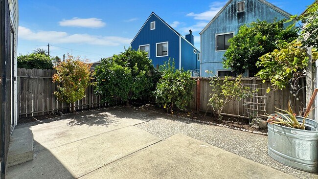 Foto del edificio - Fruit Trees on this Tastefully Remodeled House in Prescott!