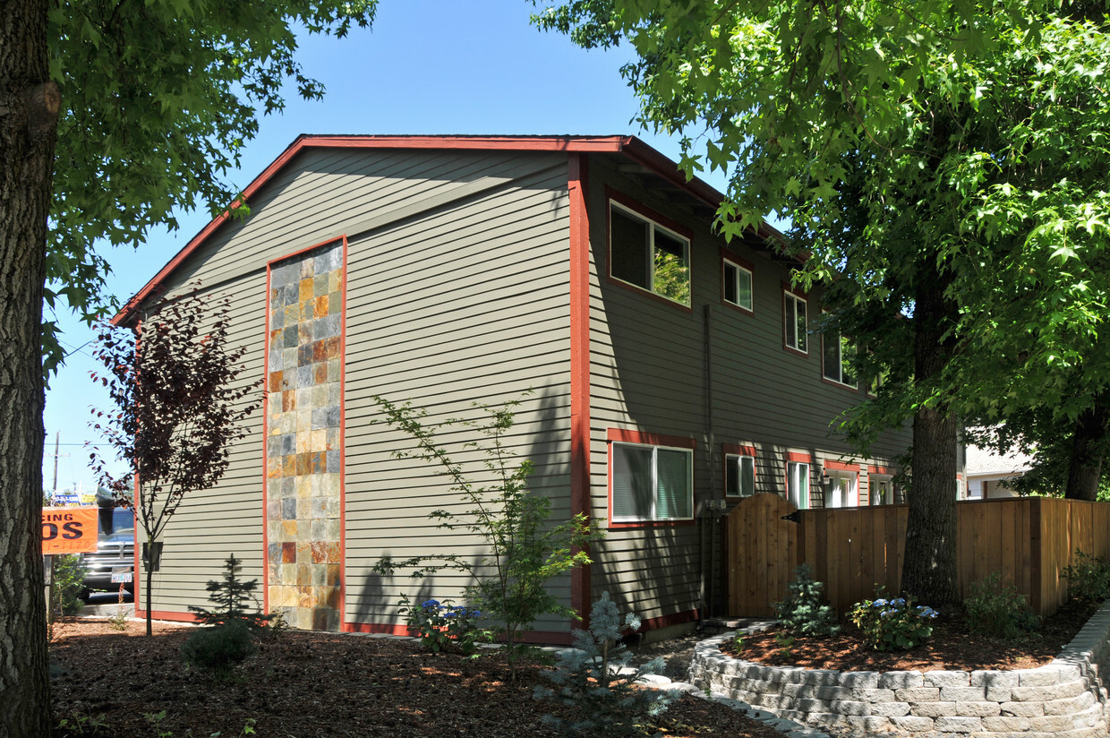 Building Photo - University Commons Apartments