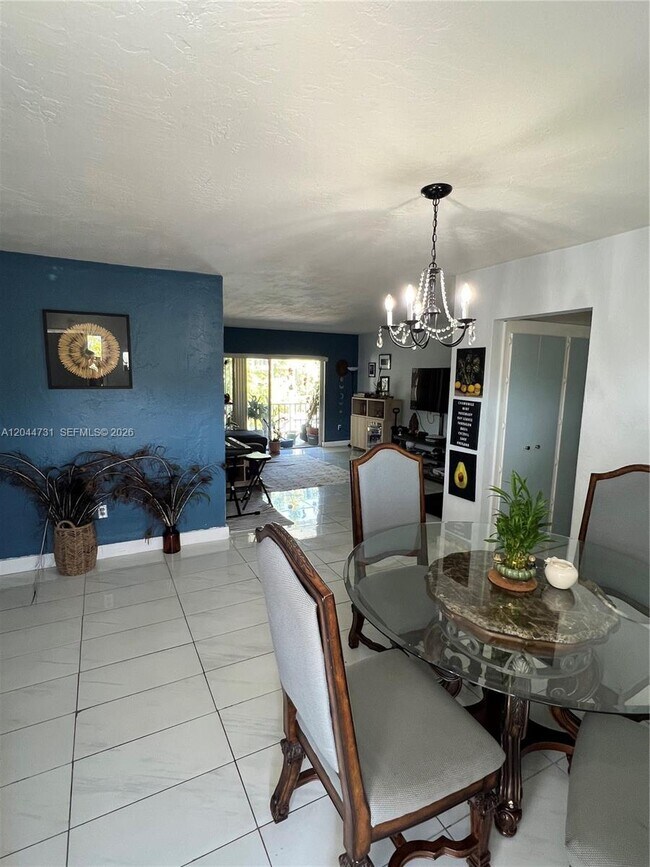 Foto del edificio - 6900 N Kendall Dr