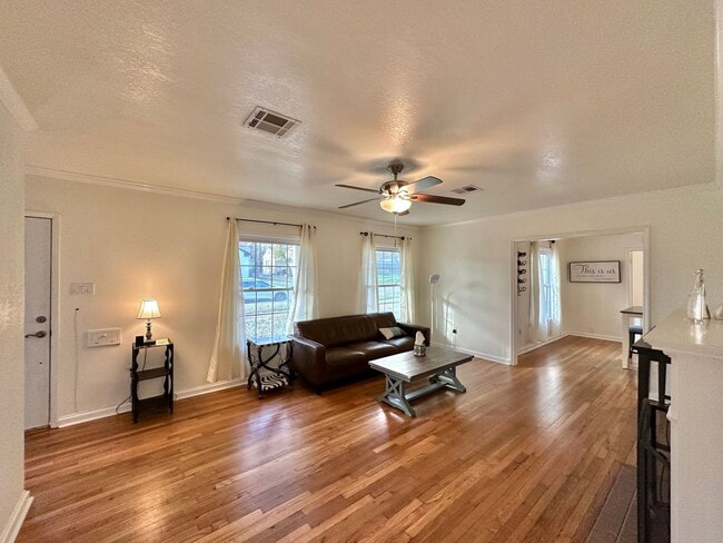 Building Photo - Viewable Now!