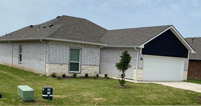 Building Photo - 605 Cottage Row