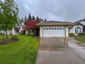 Building Photo - 2038 Huntington Dr